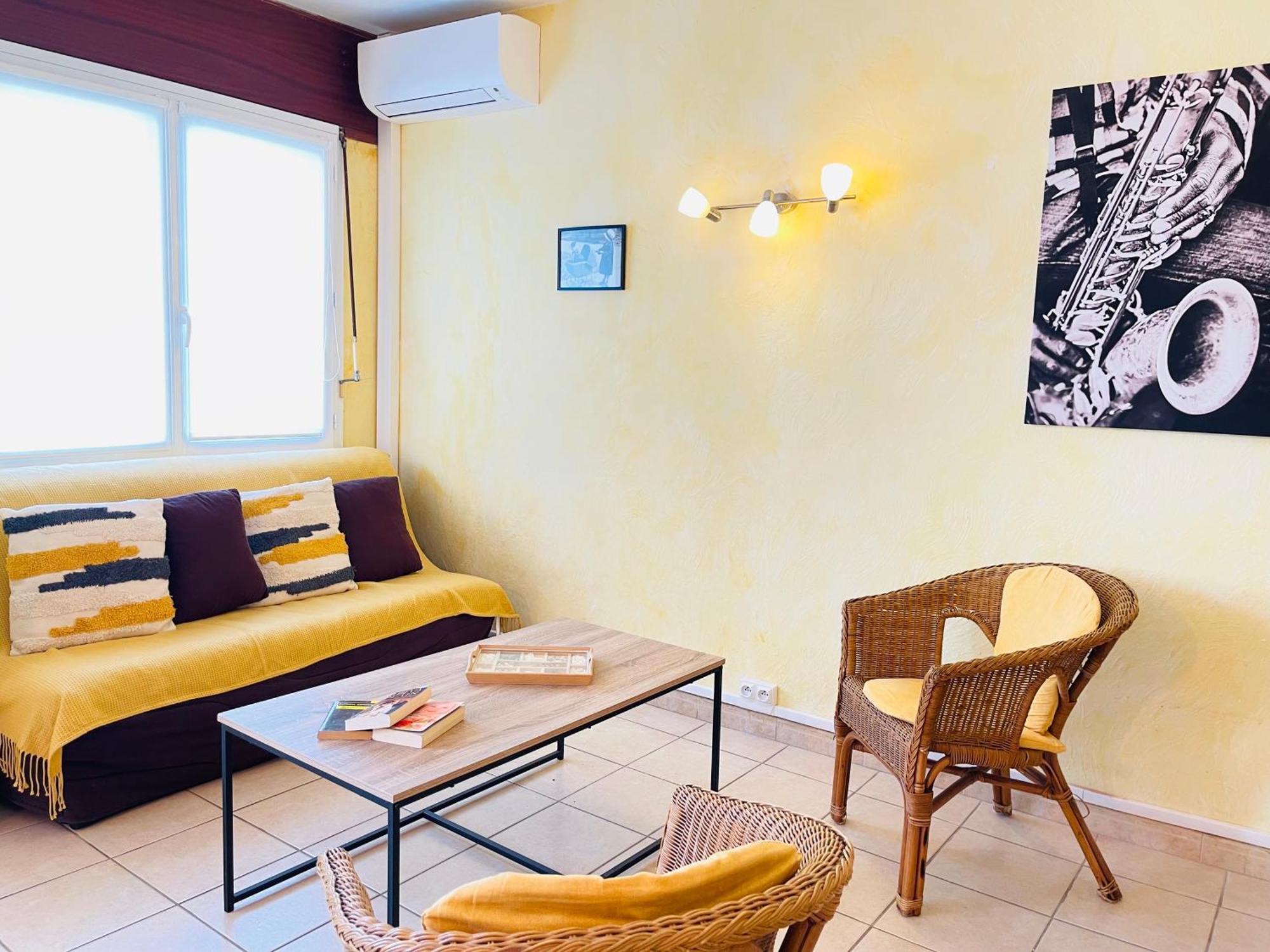 2 A 100 M De La Apartment *