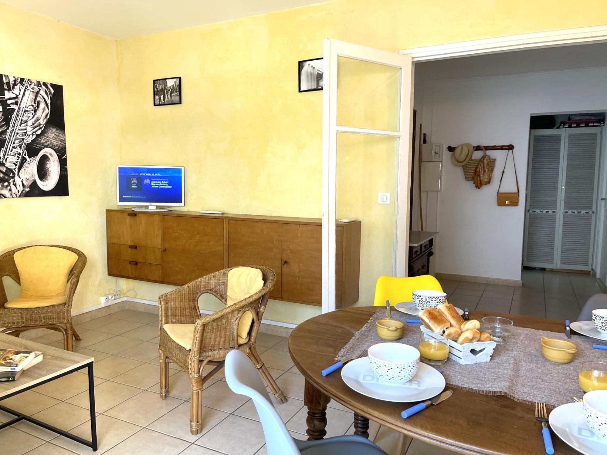 Appartement 2 A 100 M De La *